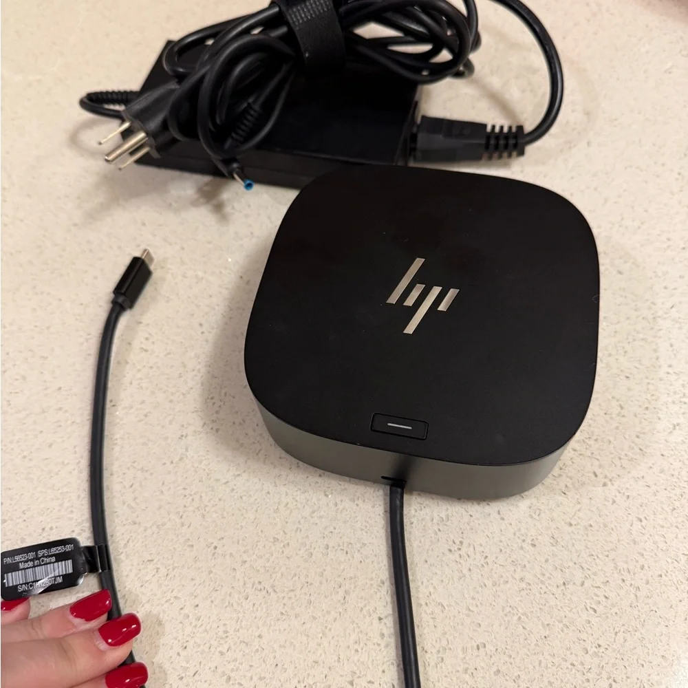 HP Black Charging Station
